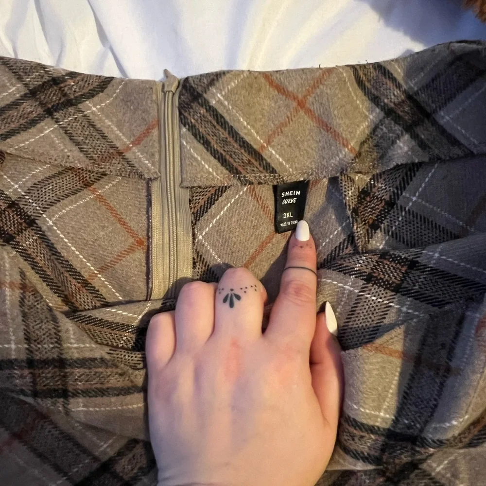 Plaid skirt - Picture 3 of 4